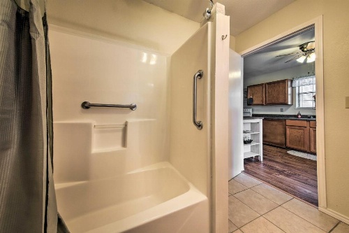 Canyon Lake Cottage with BBQ 1 Mi to Guadalupe River! image 10