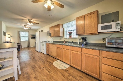 Canyon Lake Cottage with BBQ 1 Mi to Guadalupe River! image 11