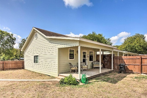 Canyon Lake Cottage with BBQ 1 Mi to Guadalupe River! image 3