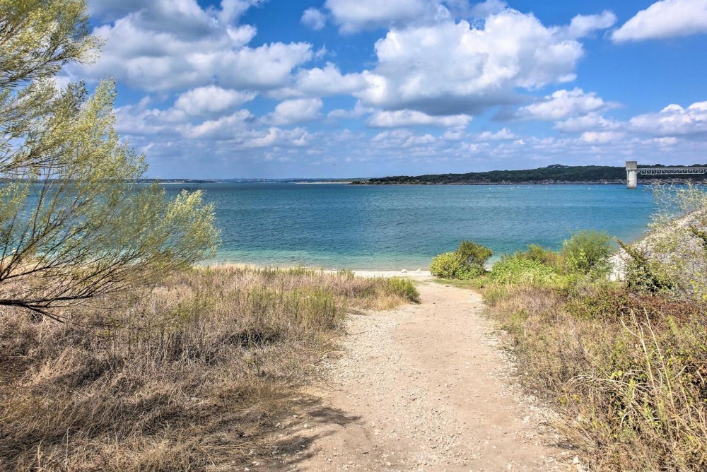 Canyon Lake Cottage with BBQ 1 Mi to Guadalupe River!