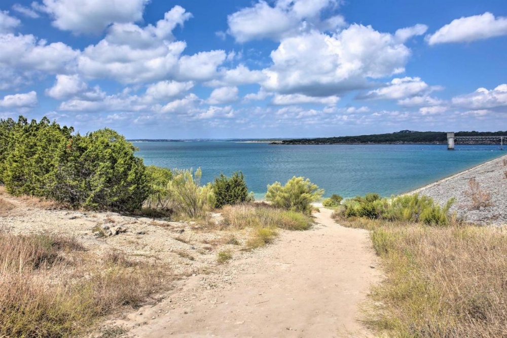 Canyon Lake Cottage with BBQ 1 Mi to Guadalupe River!