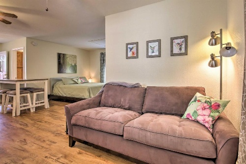 Canyon Lake Cottage with BBQ 1 Mi to Guadalupe River! image 7